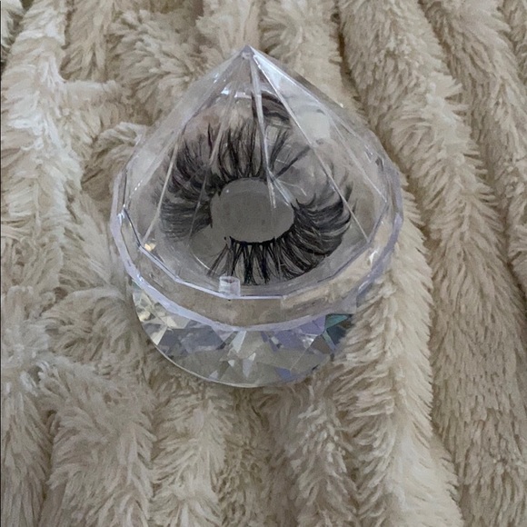 Lashes💕 - Picture 3 of 10